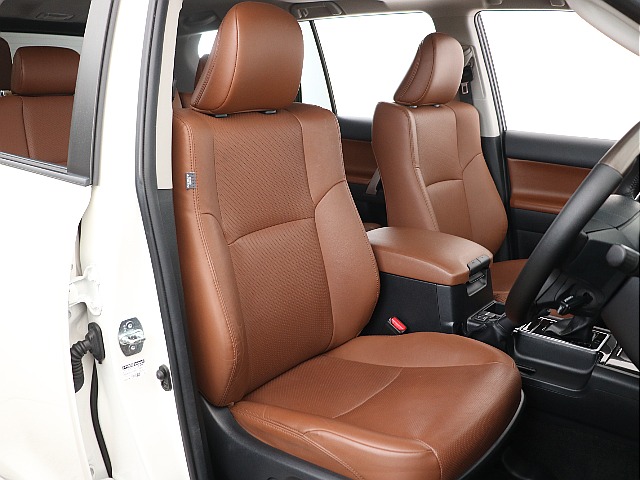 70周年モデル限定のサドルタンの本革シートで高級感増し増し！