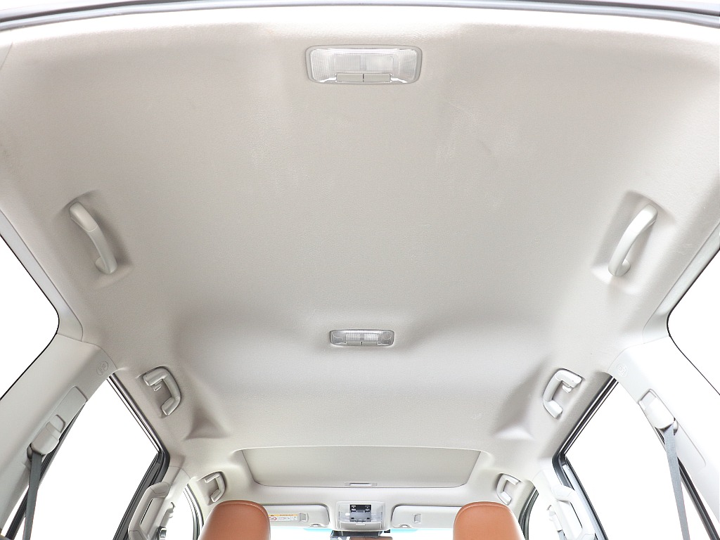 サンルーフ付きの天張りもキズ汚れ等なく、非常に状態が良いです！