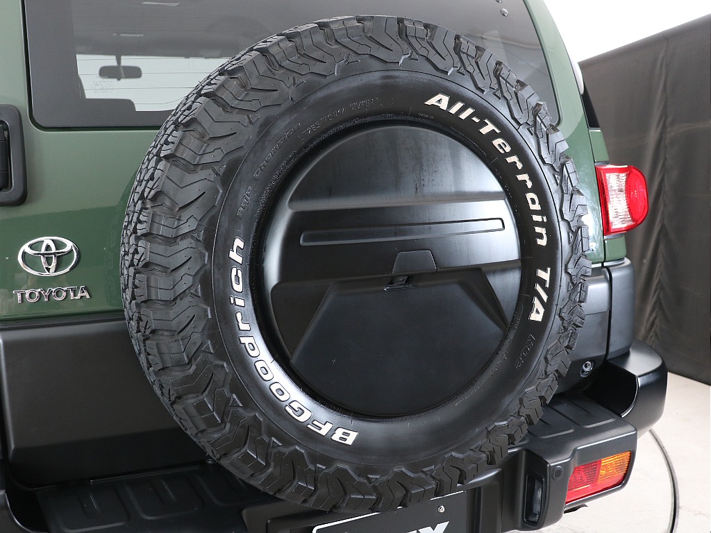 背面タイヤも取り揃えておりAWカバーもブラックに塗装済み！