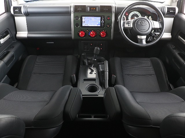 特徴的なデザインのインパネ周り！綺麗に保たれている印象です！