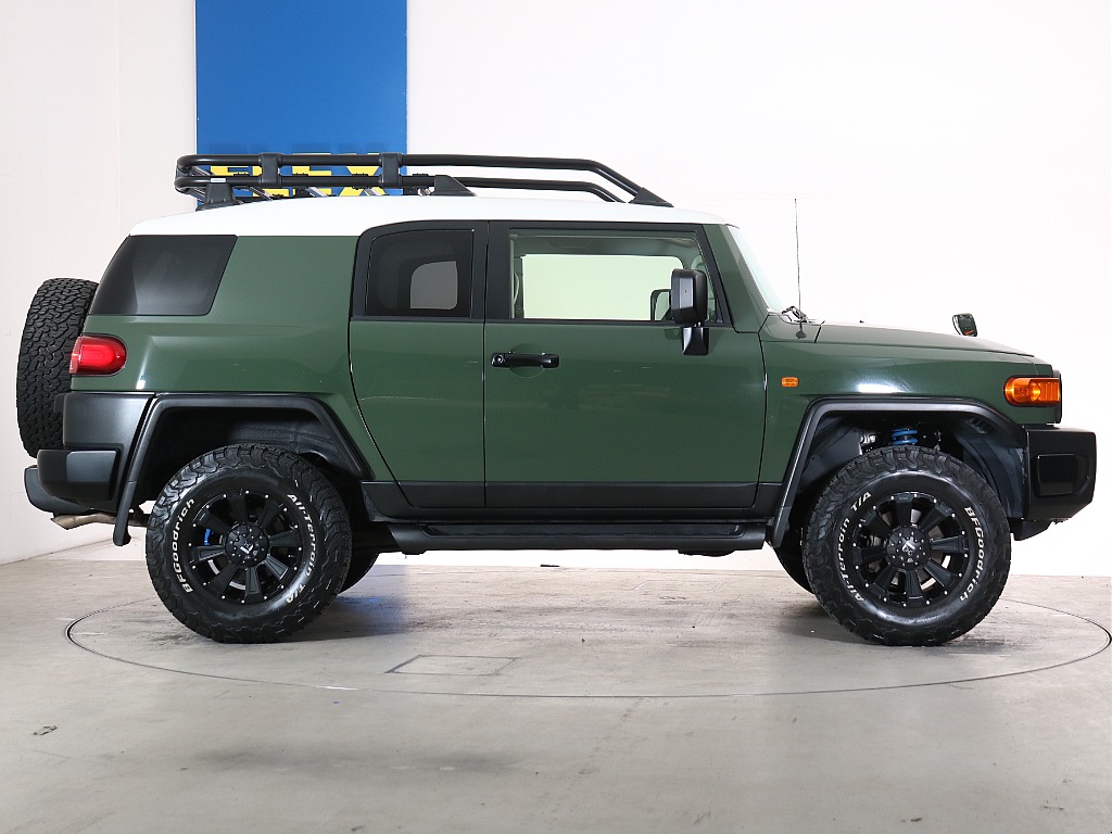 高額アイテムのルーフラック！プライバシーガラスも装備！