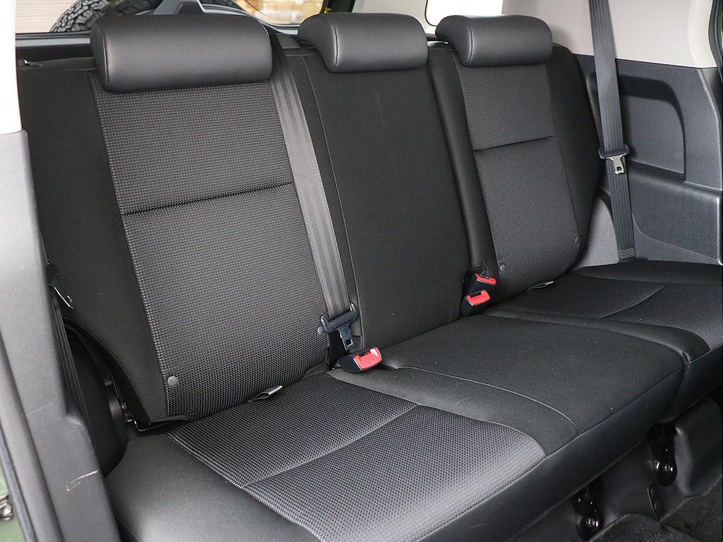 使用感の少ないセカンドシート！綺麗に保たれていたことが伺えます！