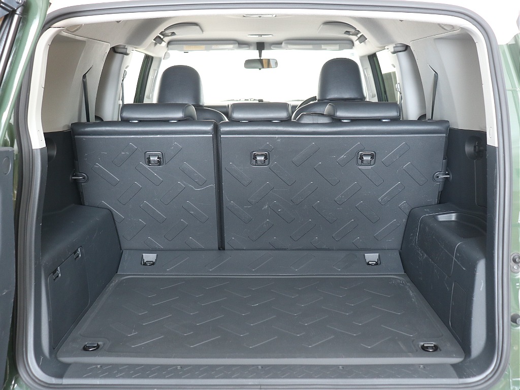 樹脂パーツの採用で傷や汚れなど目立ちにくい造りとなっております！