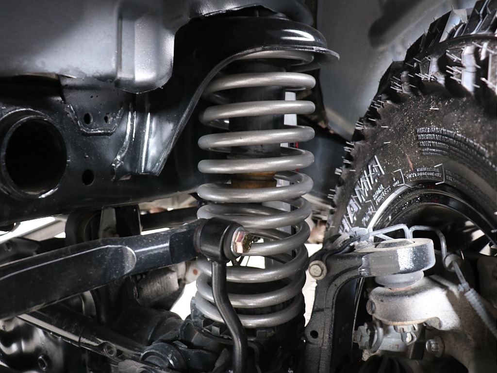 新品のリフトアップキットにてリフトアップ施工済みになります！