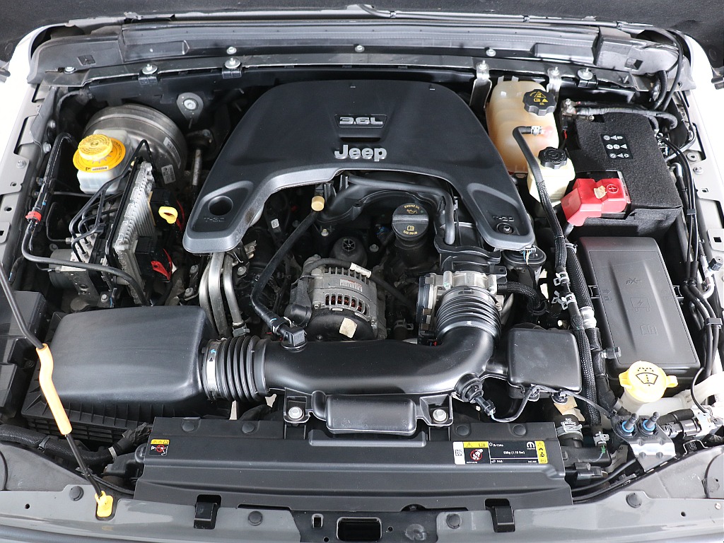 3.6Lのハイパワーエンジン搭載！オフロード等でガシガシ使えるタフなエンジンです！