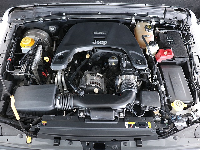 3.6Lのハイパワーエンジン搭載！オフロード等でガシガシ使えるタフなエンジンです！