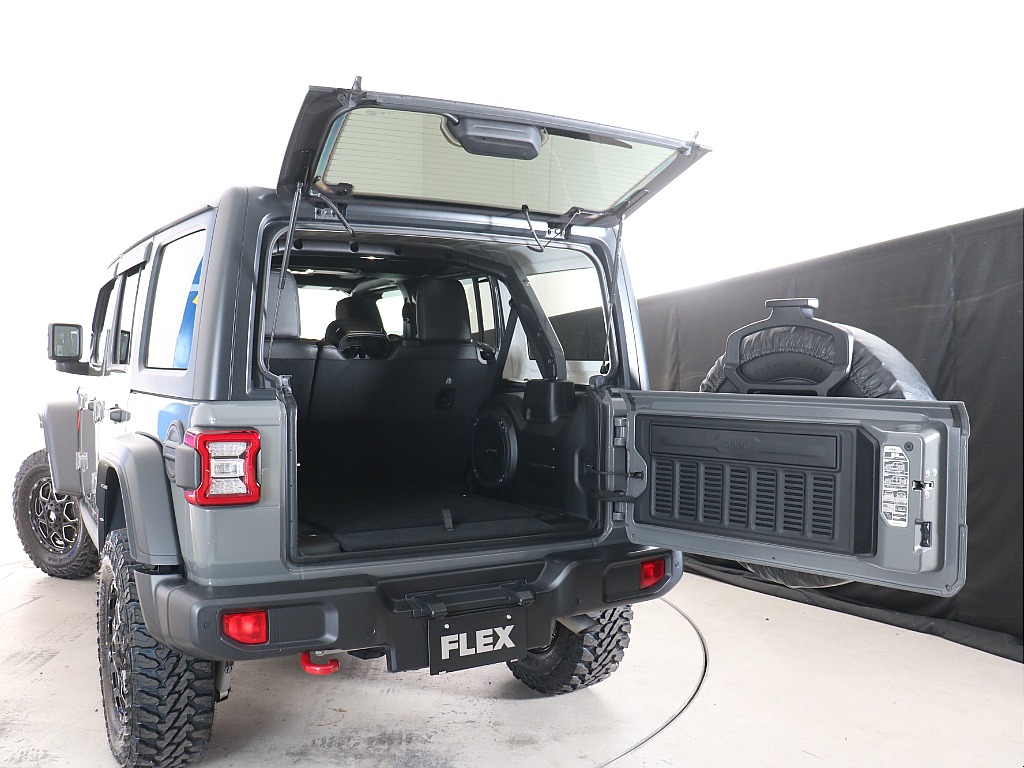 大きく開くリアドア！