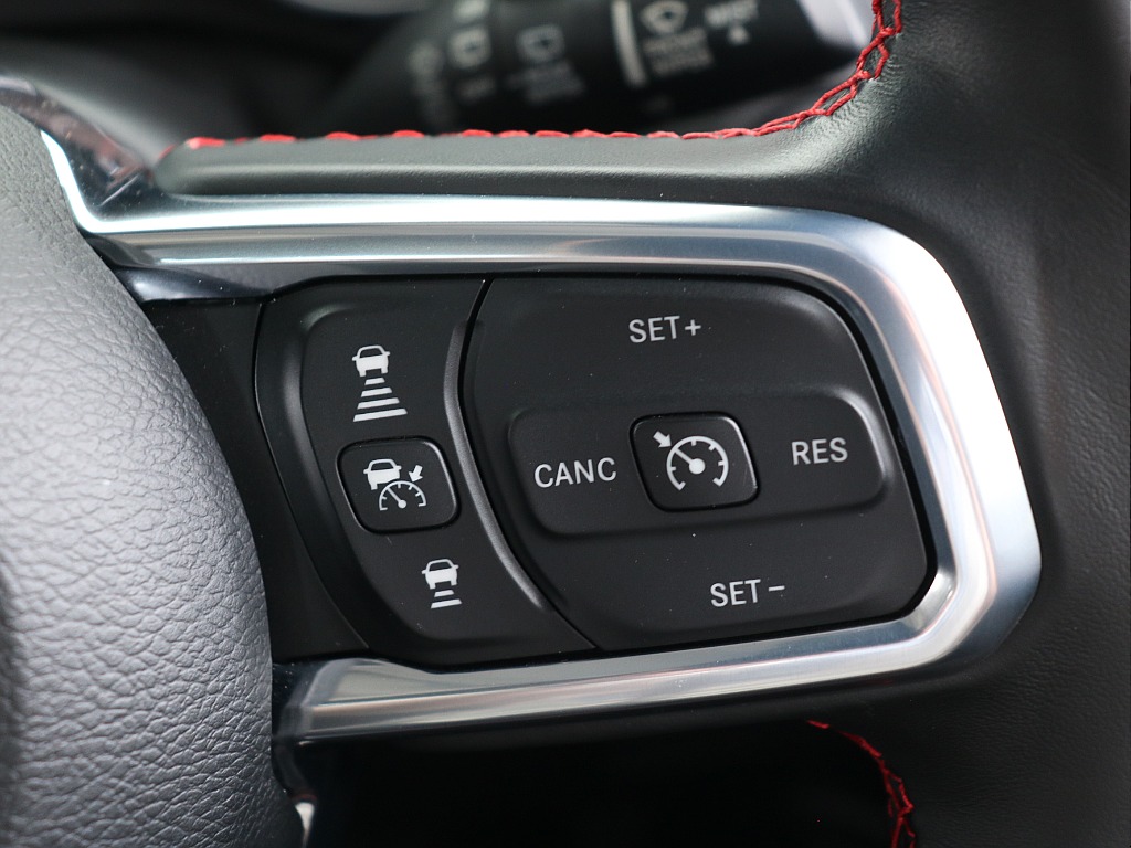 ステアリングスイッチ右！