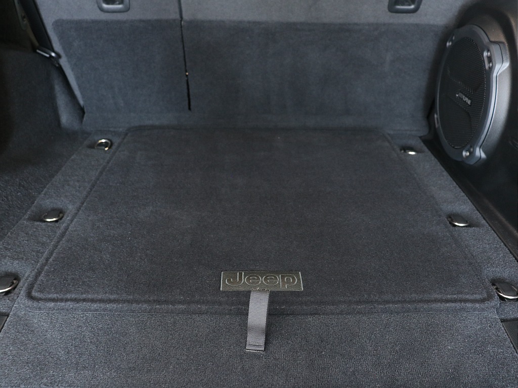 ラゲッジスペース中央！