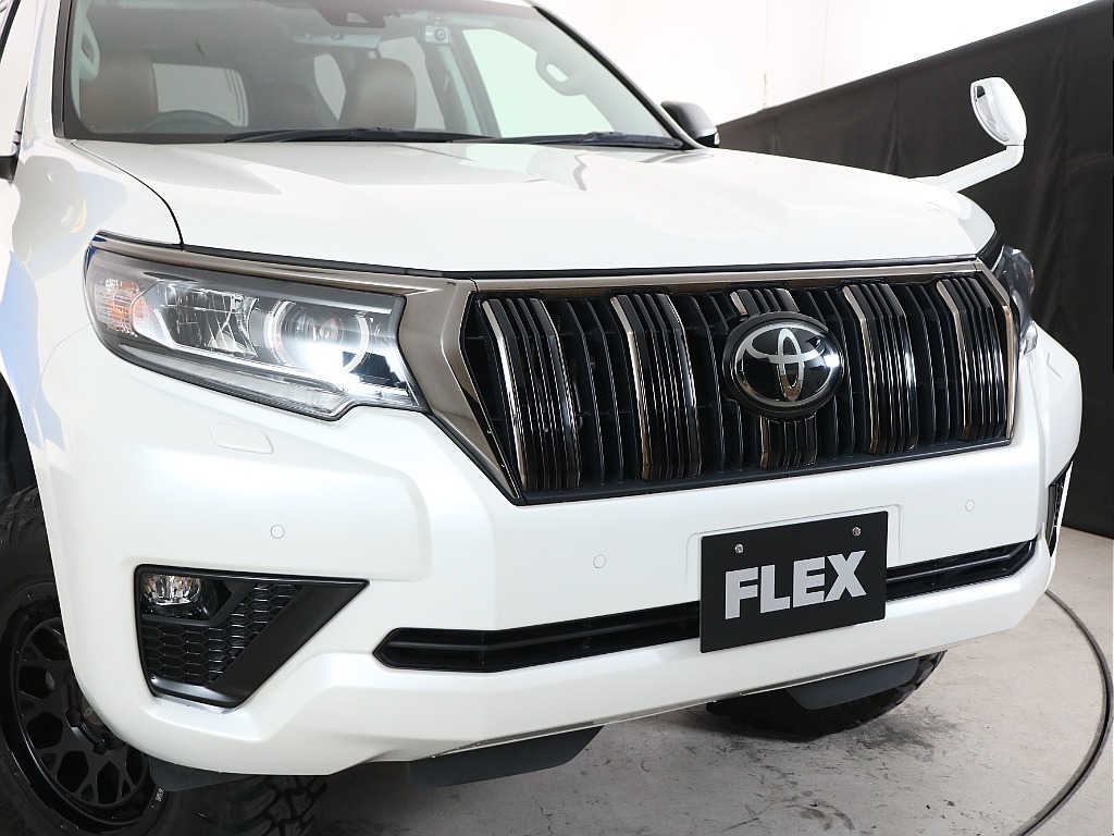 フロントグリルも漆黒メッキでバッチリ決まってます♪