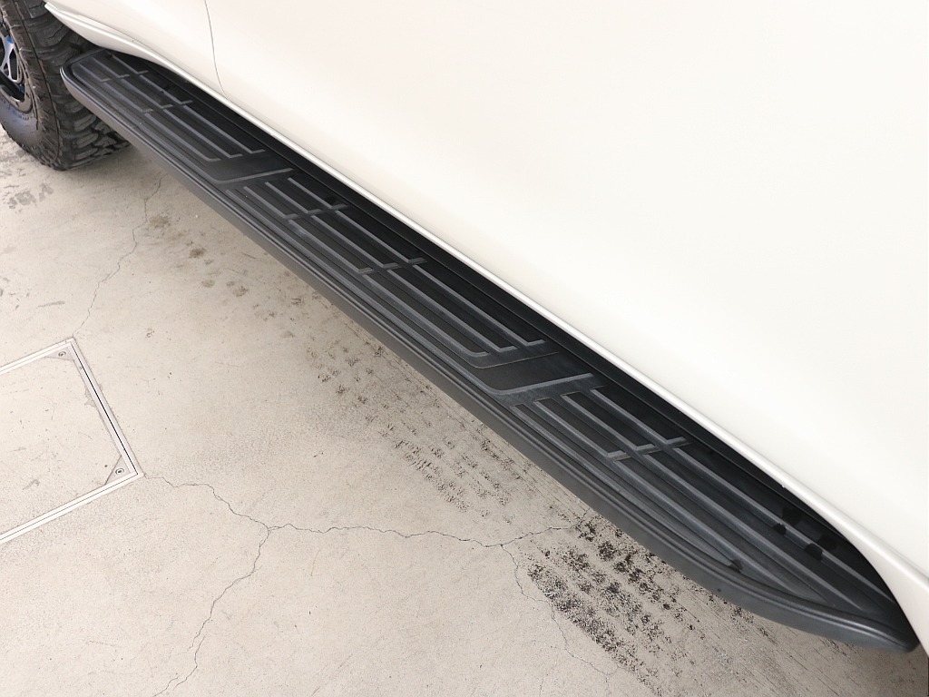 サイドステップ付きで乗り降り楽々！