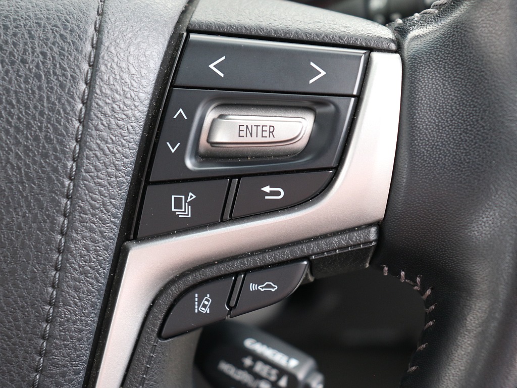 ステアリングスイッチ右！