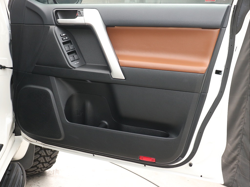 運転席ドアトリム！