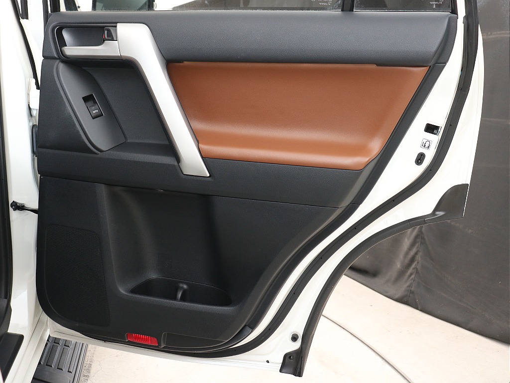 右後ろドアトリム！