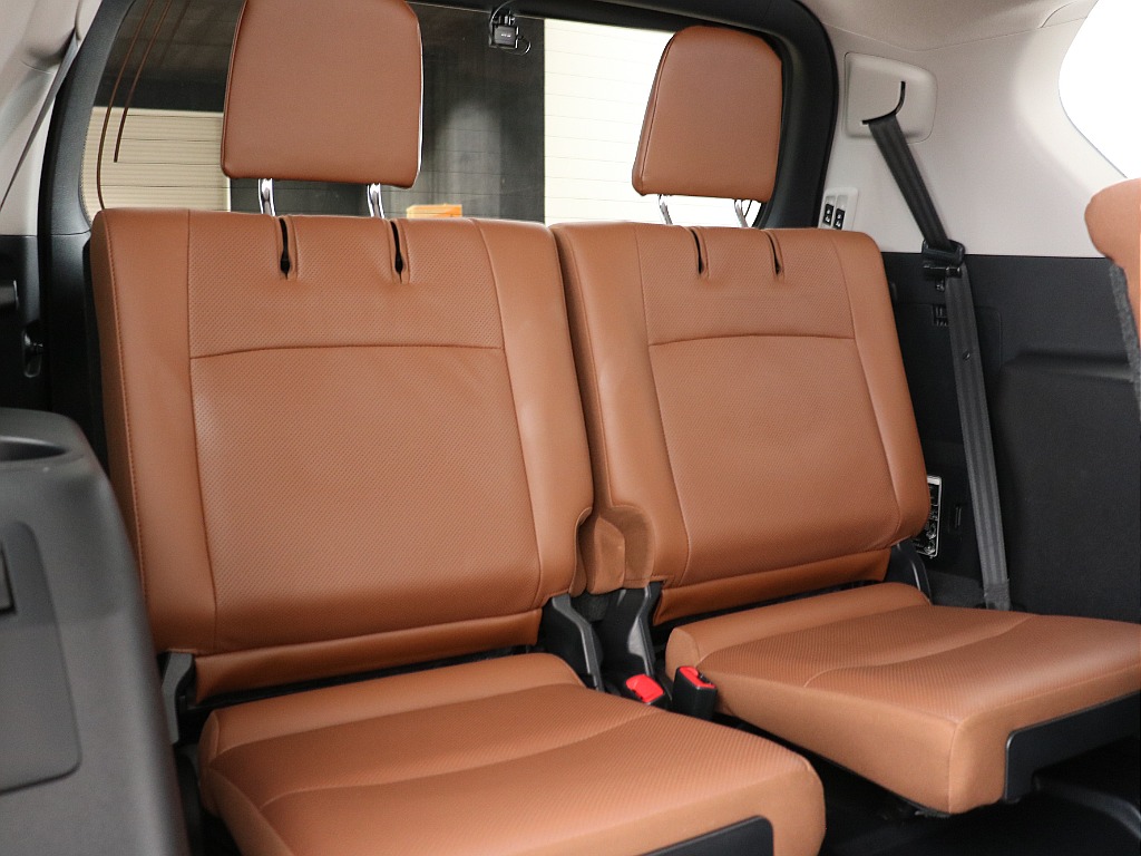 3列目つきです！お車の7人設定探している方いかがでしょうか？