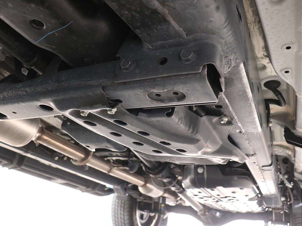 ランクル同様の堅牢なラダーフレーム！防錆塗装も承っております！