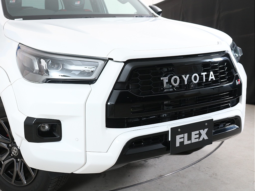 GR-Sグレード専用の迫力のあるフロントマスク！