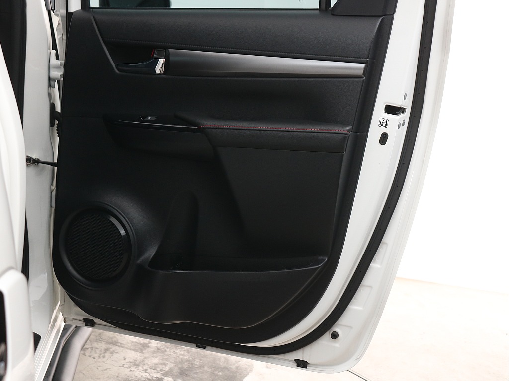 後部座席ドアトリム！
