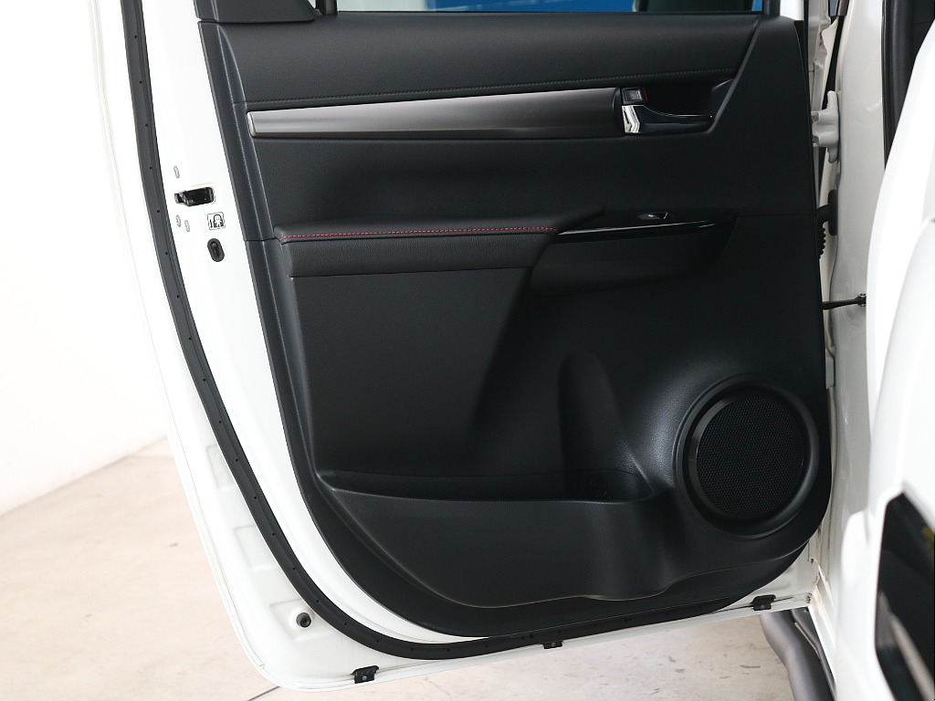 後部座席ドアトリム！