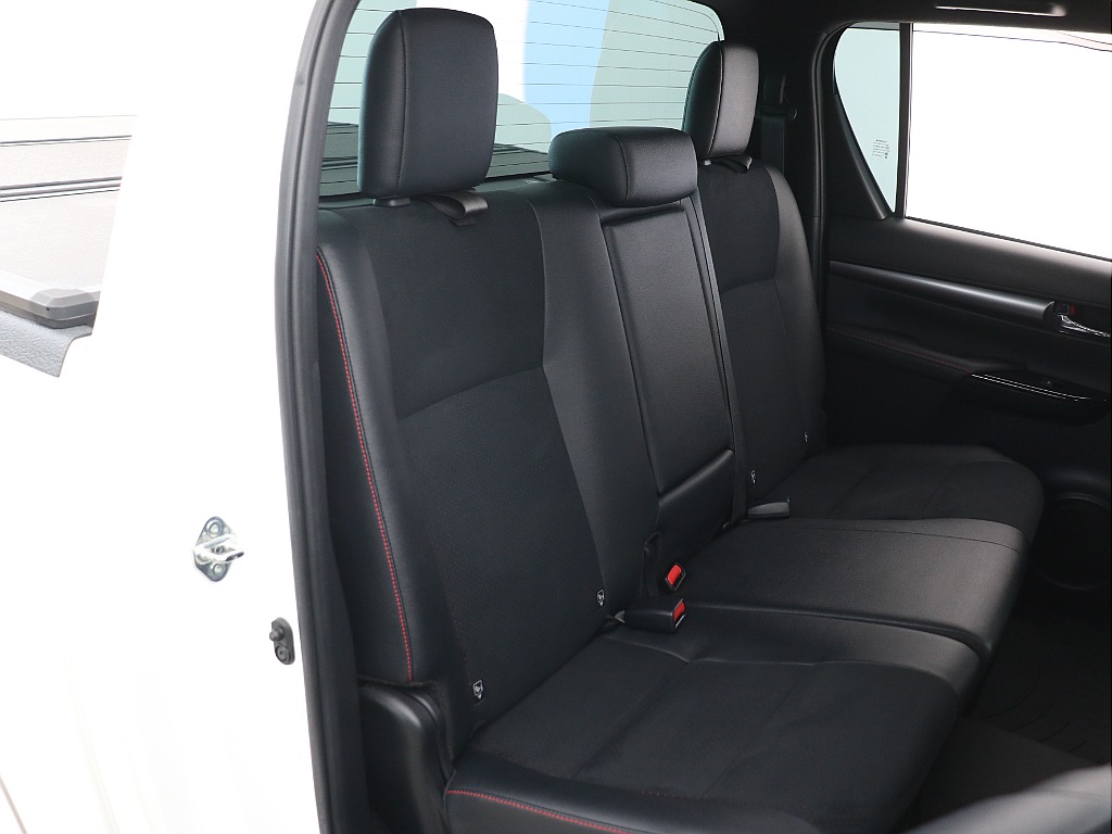セカンドシートも狭さを感じない！ぜひ一度試乗を！