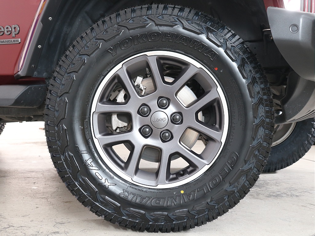 専用18インチに新品のジオランダーX-ATタイヤ！迫力のある足元に！