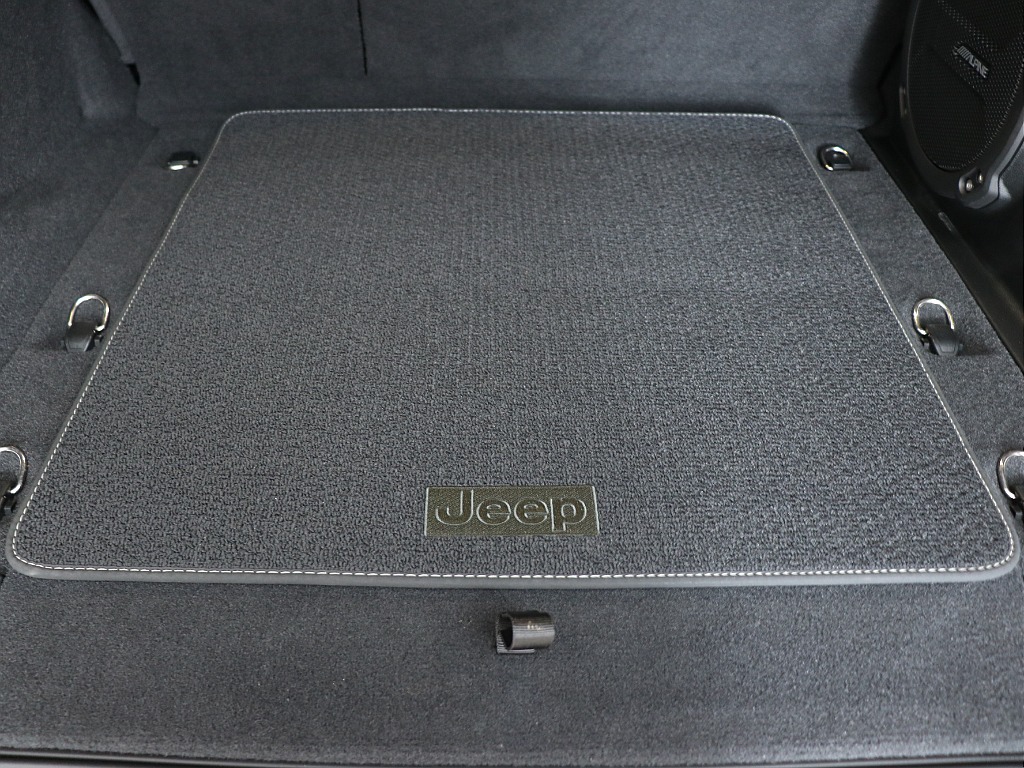 ラゲッジスペース中央！