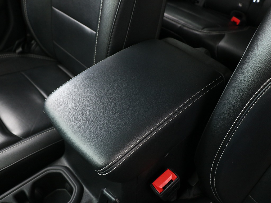 センターアームレスト！