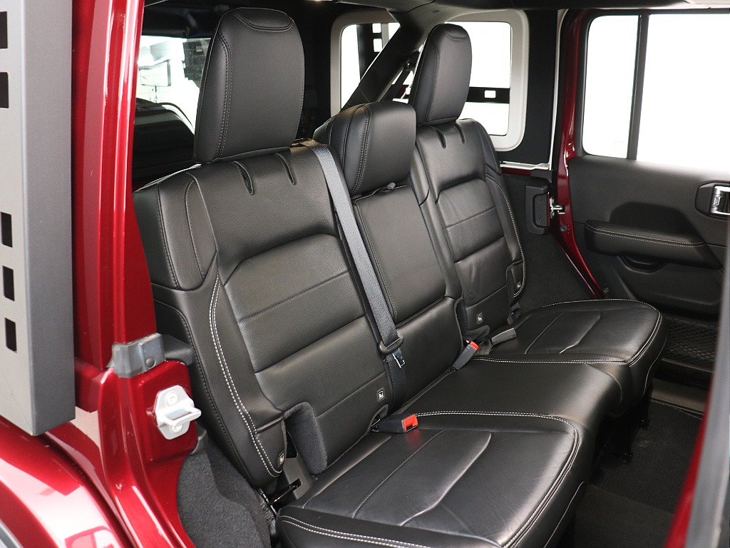 使用感の少ないセカンドシート！気持ち良くお乗り頂けます！