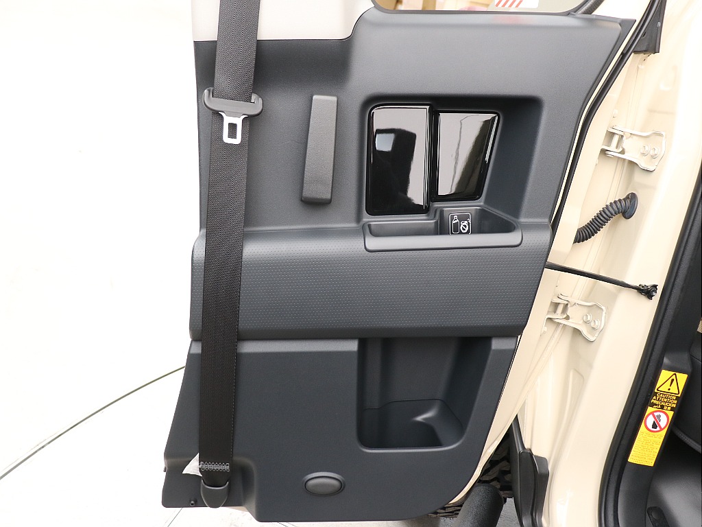 後部座席ドアトリム！