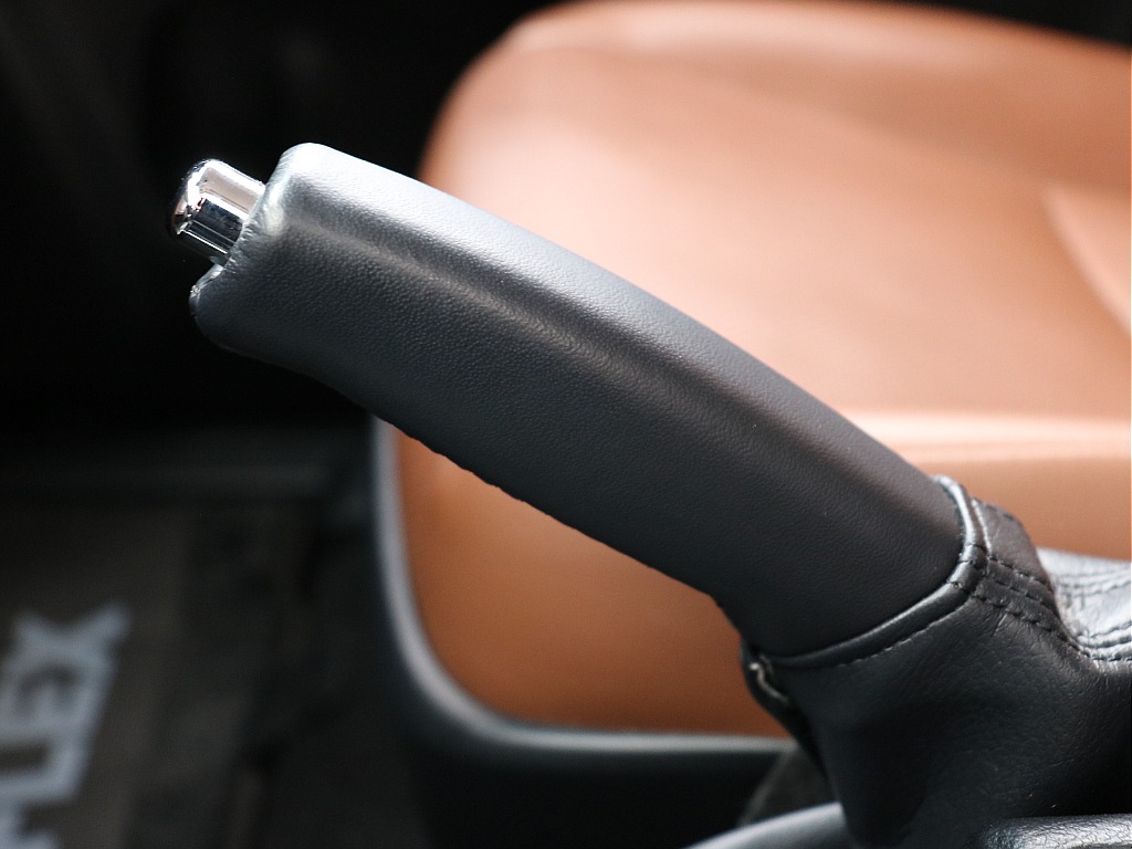 サイドブレーキレバー！