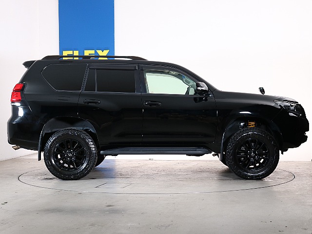 サイドビューも素晴らしいですね！ここからの追加カスタムもご相談ください！