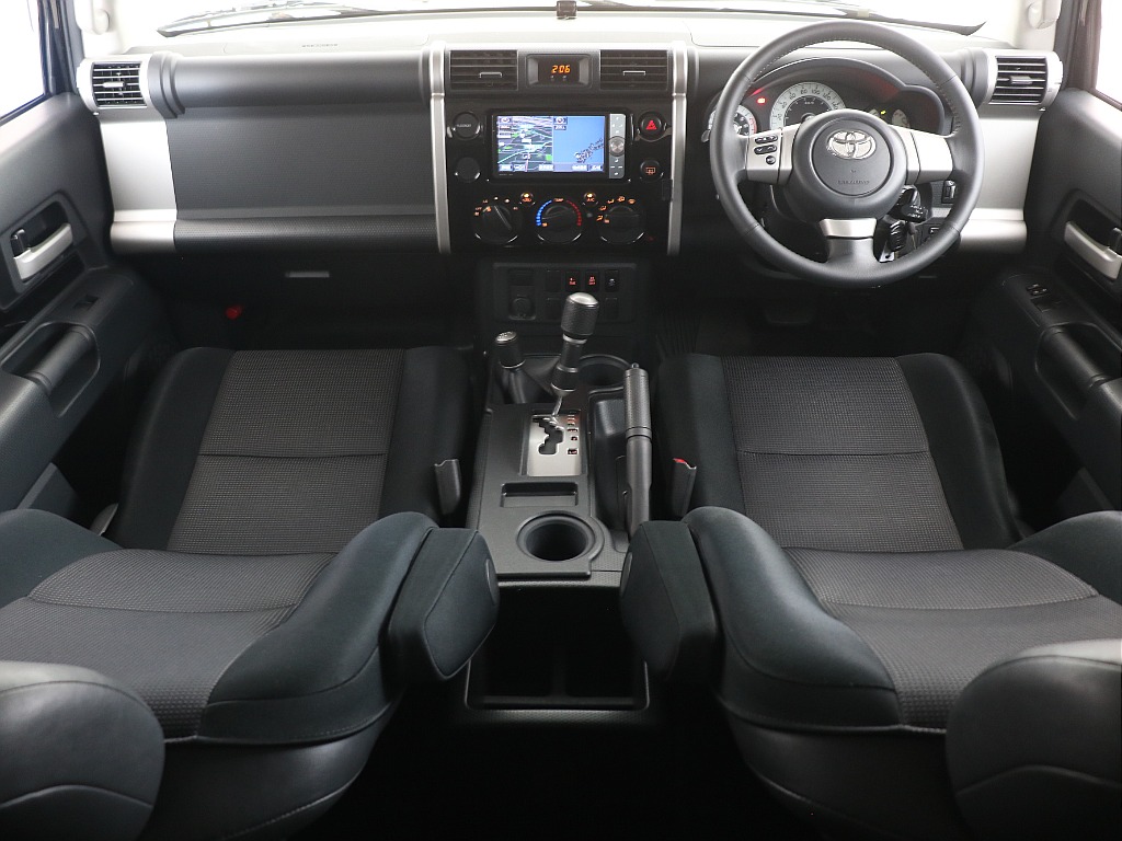 1列目はご覧の通り！内装はかなり綺麗な印象！きになる匂い等はございません♪