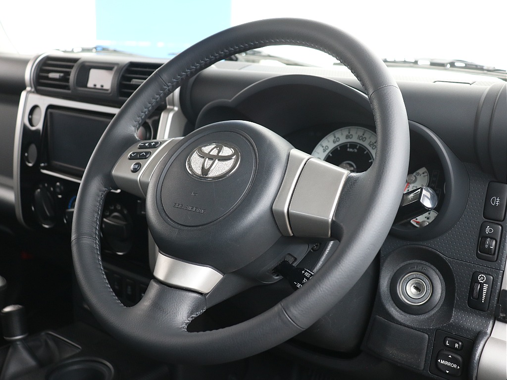 今回はあえて純正ステアリング！かなり状態も綺麗です！