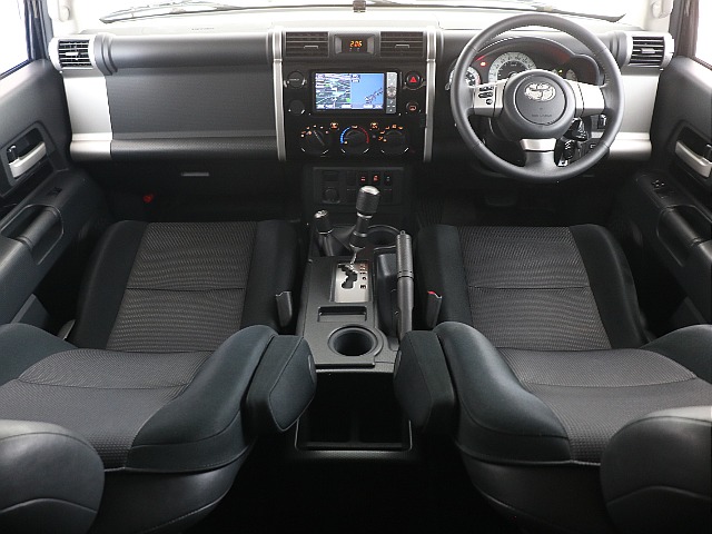 1列目はご覧の通り！内装はかなり綺麗な印象！きになる匂い等はございません♪