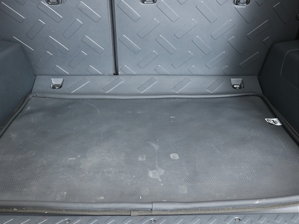 ラゲッジスペース中央！