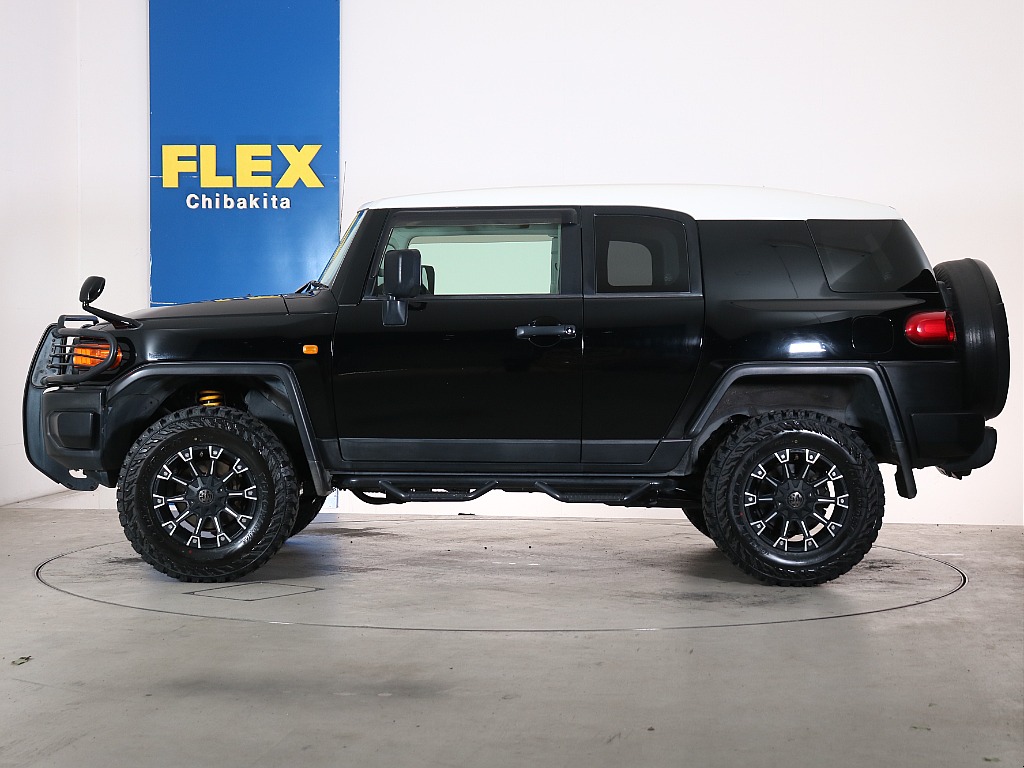 チューブサイドステップ付きです！お好みの物にも変更できますのでご相談くださいませ！