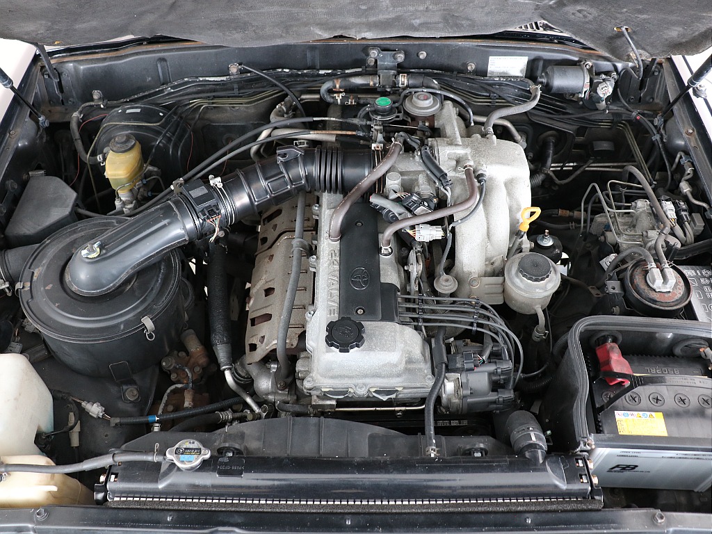 4.5Lのハイパワーエンジン！どんな悪路でも活躍してくれる最高のエンジンです！