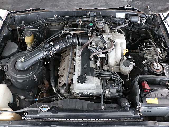 4.5Lのハイパワーエンジン！どんな悪路でも活躍してくれる最高のエンジンです！