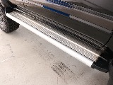 サイドステップ付きで乗り降り楽々！