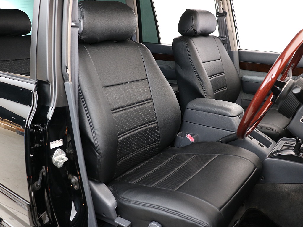 新品ブラックレザーシートカバー！これがあるだけで車内がまとまります！