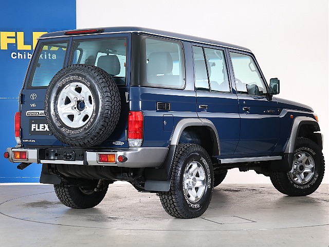 背面タイヤ付きで迫力も満点！