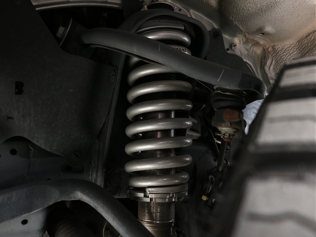 フロントのみ車高調整が可能になります！