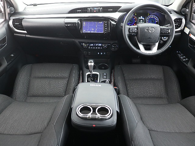 黒を基調にしたシンプルな内装！