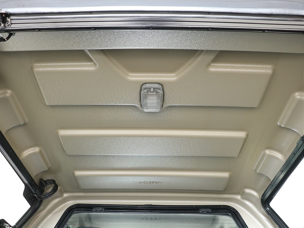 リアキャビンにはキャノピーを装備！雨風から荷物を守ります！