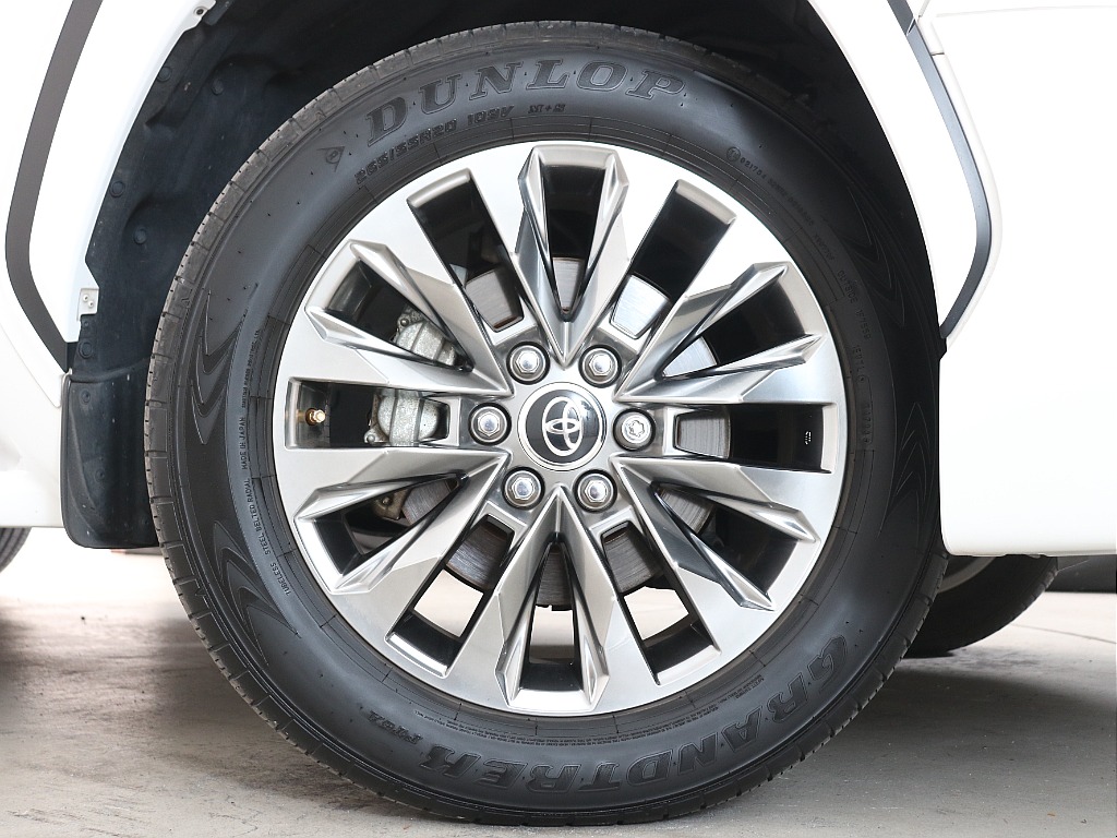 ZX専用20インチアルミホイールを装備！輝く専用ホイールがカッコいい！