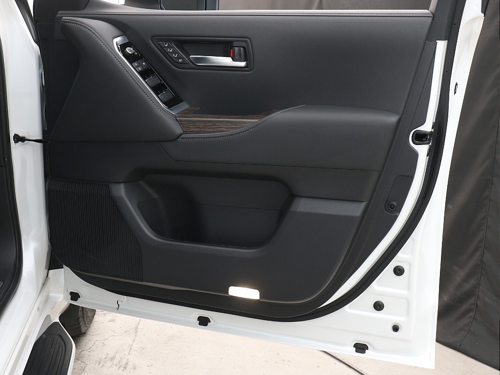運転席ドアトリム！