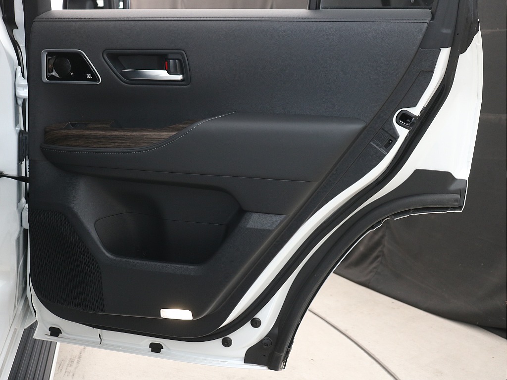 後部座席ドアトリム！