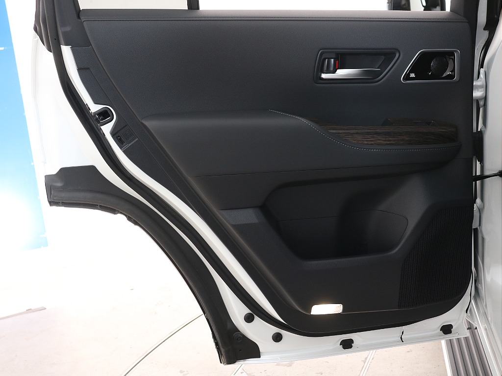 後部座席ドアトリム！