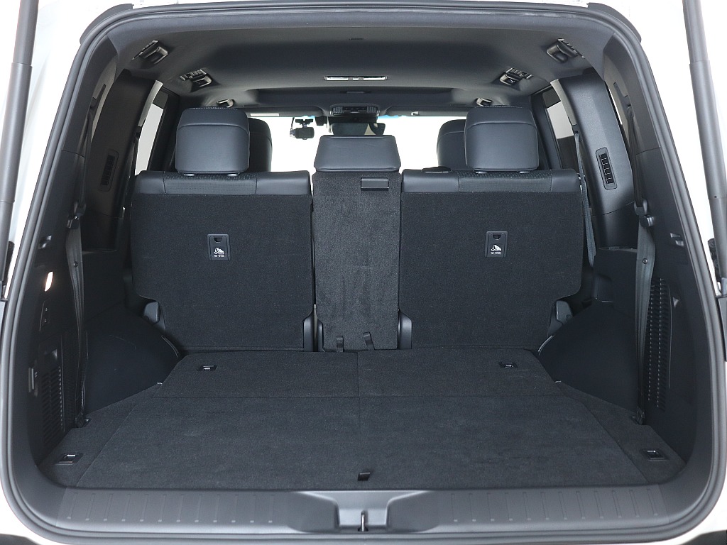 サードシートを格納すれば広大なラゲッジスペース！