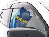 サイドバイザー付きのお車です！